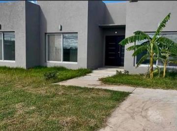 Casa · 120m² · 4 Ambientes · 1 Cochera · Casa en Venta San Ramón - Pilar del Este