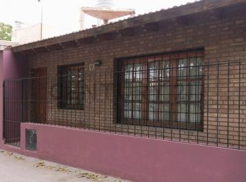 Casa · 110m² · Casa con Pileta en Las Heras