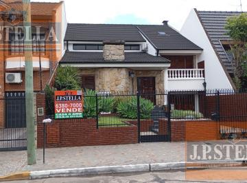 Casa · 353m² · 6 Ambientes · 4 Cocheras · Excelente Chalet 6 Amb C/ Pileta, Quincho y 4 Cocheras 353 m² Edif. - S. Justo (Ctro)