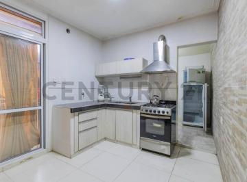 Casa · 82m² · 3 Dormitorios · 2 Cocheras · Casa en Venta, La Plata