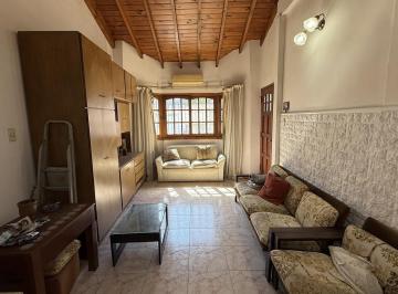 Casa · 150m² · 3 Ambientes · 2 Cocheras · Casa Tres Ambientes con Cochera Patio y Terraza en Sarandi