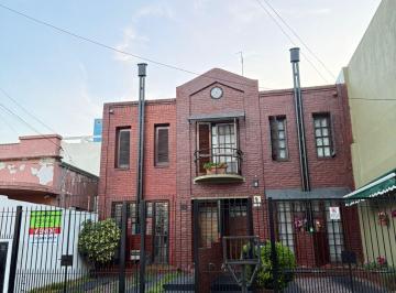 Casa de 4 ambientes, Quilmes · Duplex con Fondo Libre