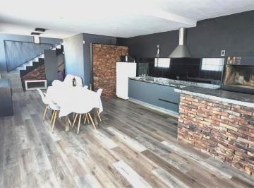 Casa · 790m² · 2 Dormitorios · 2 Cocheras · Casa en Venta en Estancia Vieja a Estrenar!