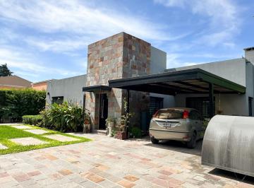 Casa · 275m² · 5 Ambientes · 2 Cocheras · Casa en Venta en Pisco, Pilar