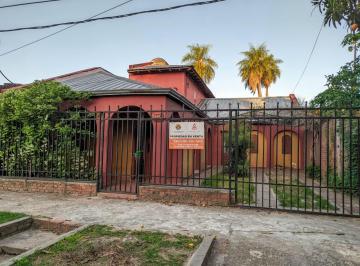 Frente de la casa · Casa de 6 Ambientes con Quincho y Pileta