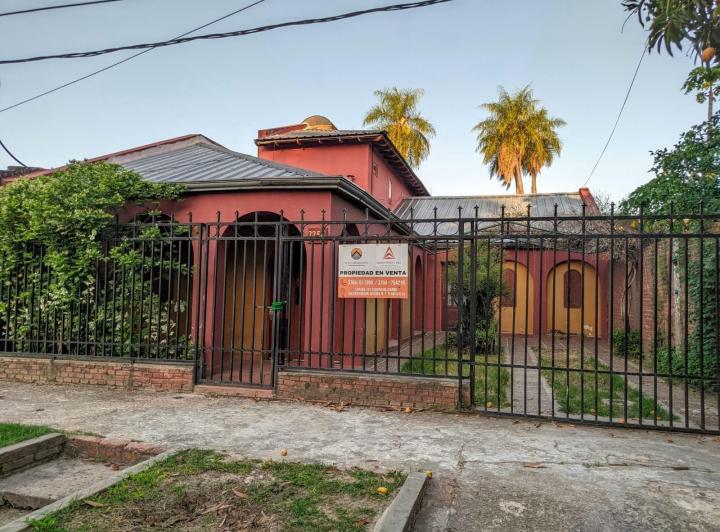 Casa · 300m² · 6 Ambientes · 2 Cocheras