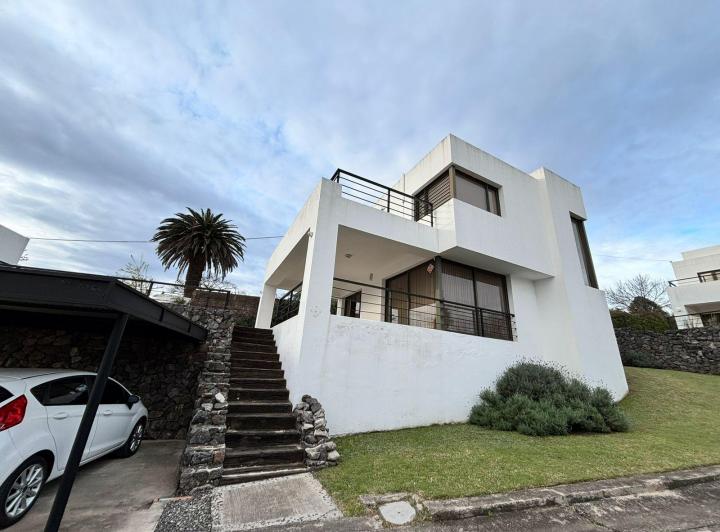 Casa · 199m² · 10 Ambientes · 2 Cocheras
