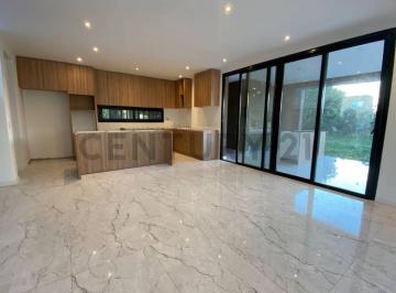 Casa · 230m² · 5 Ambientes · 3 Cocheras · Casa Minimalista en Santa Guadalupe / Permuta