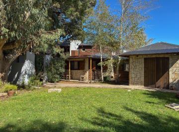 Casa · 136m² · 6 Ambientes · 4 Cocheras · 2 Cabañas con Pileta Climatizada
