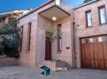 Casa · 400m² · 5 Dormitorios · 4 Cocheras · Venta Casa Grand Bourg