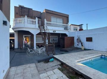 Casa · 219m² · 5 Ambientes · 1 Cochera · Casa en Venta C/ Cochera en José C. Paz Apta Credito