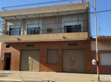 Casa · 200m² · 4 Ambientes · 1 Cochera · Casa 4 Ambientes con Locales Comerciales en Venta