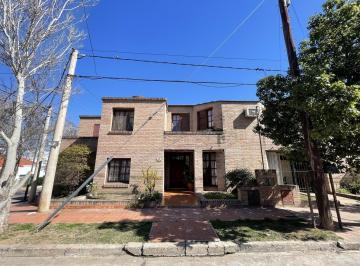 Casa · 168m² · 3 Ambientes · 2 Cocheras · ¡Venta! Hermosa Casa en Urca ¡Con Escritura!