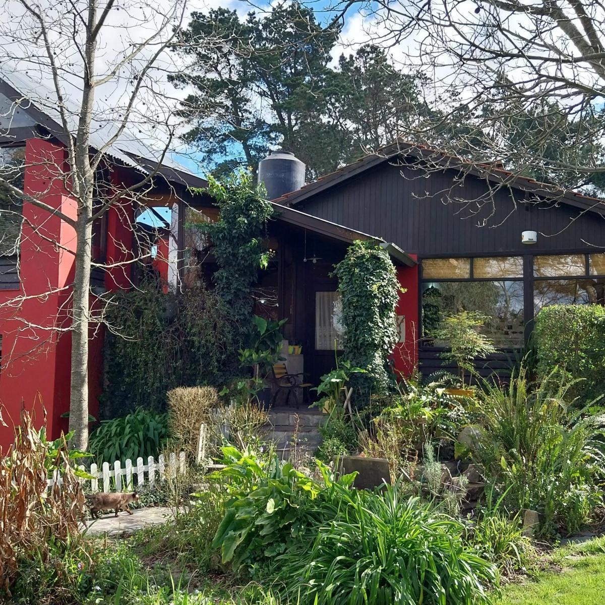 Chalet en venta en Colina de los Padres, 2000m², 5 amb, 2 dorm, 3 baños, 1 coch.