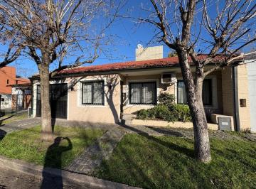 Casa · 108m² · 3 Ambientes · 1 Cochera · Casa Tres Ambientes en Venta en Ituzaingo Norte