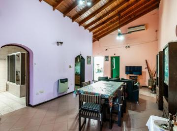 Casa · 199m² · 4 Ambientes · 1 Cochera · Venta Casa Tipo PH - 4 Ambientes - Boedo - Cochera - Apto Credito