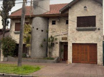 Casa · 150m² · 4 Ambientes · 2 Cocheras · Casa 4 Ambientes a en Venta Villa Luzuriaga Apto Credito