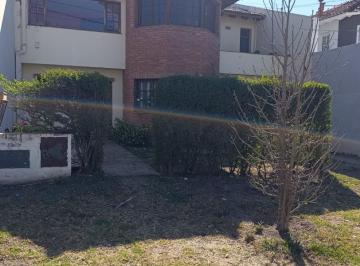 Casa · 200m² · 5 Ambientes · 1 Cochera · Hermosa Casa en Venta