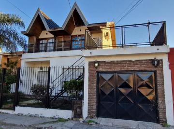 Casa de 8 ambientes, Quilmes · Casa en Villa La Florida, Oportunidad por Tamaño y Ubicación.