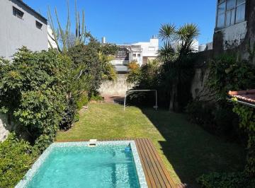 Casa de 8 ambientes, Floresta · Propiedad Multifamiliar con Cochera, Parque, Pileta y Quincho. Zona Floresta
