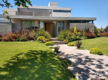 Casa · 550m² · 7 Ambientes · 2 Cocheras · Casa en Lujan de Cuyo