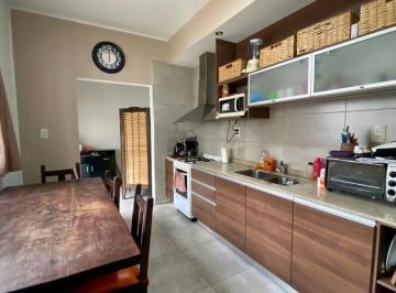 Casa · 127m² · 3 Ambientes · 1 Cochera · Casa de Frente en Planta Baja