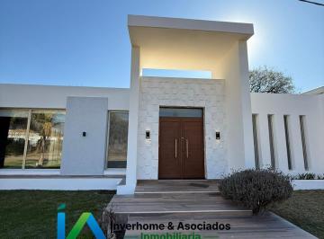 Casa · 387m² · 4 Ambientes · 4 Cocheras · Casa a La Venta en Las Tapias