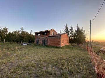 Casa de 5 ambientes, La Plata · Casa en Venta en Etcheverry