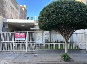 Casa · 170m² · 7 Ambientes · 1 Cochera · Venta Casa 3 Dorm. Barrio Industrial