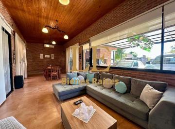 Casa · 180m² · 4 Ambientes · 3 Cocheras · Venta de Casa en Matheu, Barrio Ceibos