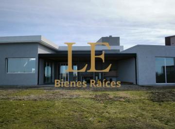 Casa · 239m² · 5 Ambientes · 5 Cocheras · Casa en Venta San Sebastian