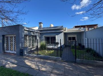 Casa · 160m² · 4 Ambientes · 2 Cocheras · Venta Casa 4 Amb Cochera Pileta + Depto