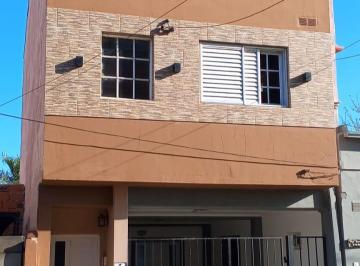 frente · Departamento en Planta Alta de Dos Dorm. Barrio María Selva
