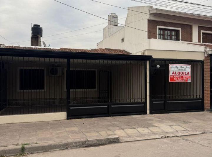 Casa · 180m² · 4 Ambientes · 2 Cocheras