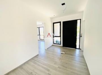 AMN-AMN-3763_2 · Casa en Venta en San Ramiro - Pilar del Este
