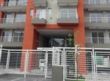 Departamento · 40m² · 2 Ambientes · Uruguay 874 - 2 Amb - Permuta por Casa en La Zona