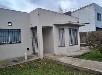 Casa · 119m² · 3 Ambientes · 1 Cochera · Casa - Longchamps