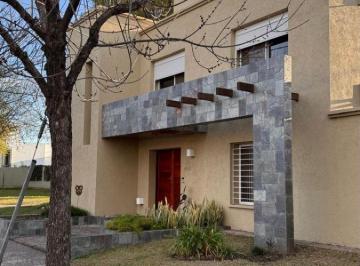Casa de 9 ambientes, Córdoba · Tejas del Sur - Hermosa Casa en Venta - 3 Dorm 4 Baños Cochera Doble