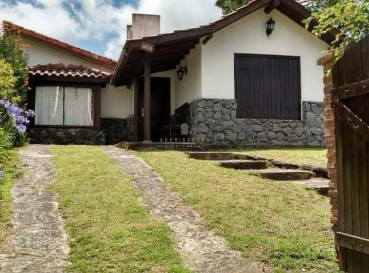 Casa · 193m² · 7 Ambientes · 2 Cocheras