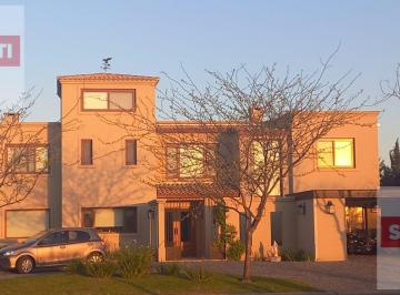 Casa · 499m² · 7 Ambientes · 3 Cocheras · Alquiler Temporario Casa en El Encuentro