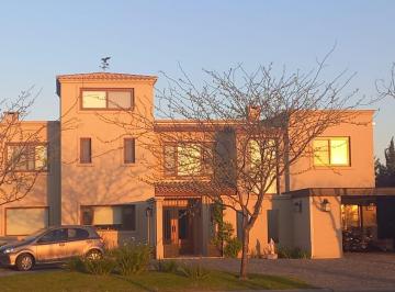 Casa · 499m² · 7 Ambientes · 3 Cocheras · Alquiler Temporario Casa en El Encuentro