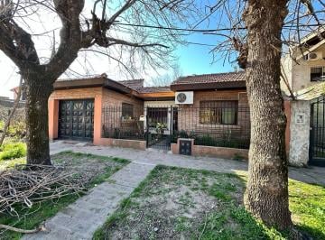 Casa · 75m² · 4 Ambientes · 1 Cochera · Casa en Venta Moreno Sur