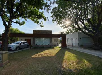Casa · 200m² · 4 Ambientes · 3 Cocheras · Chalet 4 Ambientes Country Banco Provincia