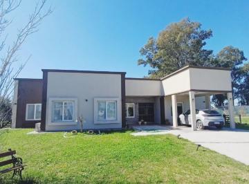 Casa · 180m² · 5 Ambientes · 3 Cocheras · Venta de Casa 5 Ambientes Moderna y Funcional con Energía