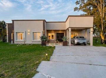 Casa · 180m² · 5 Ambientes · 3 Cocheras · Venta de Casa 5 Ambientes Moderna y Funcional con Energía