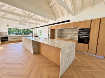 Casa · 405m² · 5 Ambientes · 4 Cocheras · Casa en Venta en San Diego 5 Ambientes | Reciclada a Nuevo