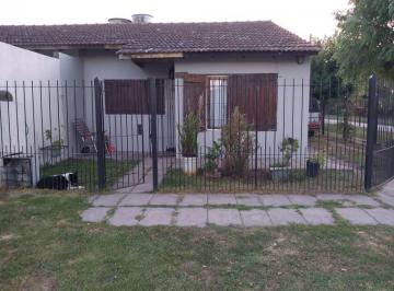 Casa de 4 ambientes, Mar del Plata · Casa en Esquina Luminosa con Patio en Venta