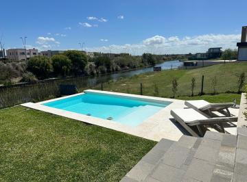 Casa · 300m² · 5 Ambientes · 4 Cocheras · Casa Al Agua en Marinas en Alquiler Temporal