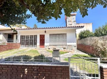 Casa · 172m² · 3 Ambientes · 1 Cochera · Casa a La Venta en La Falda