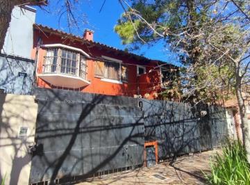 Casa · 220m² · 5 Ambientes · 2 Cocheras · Casa en El Bajo de San Isidro
